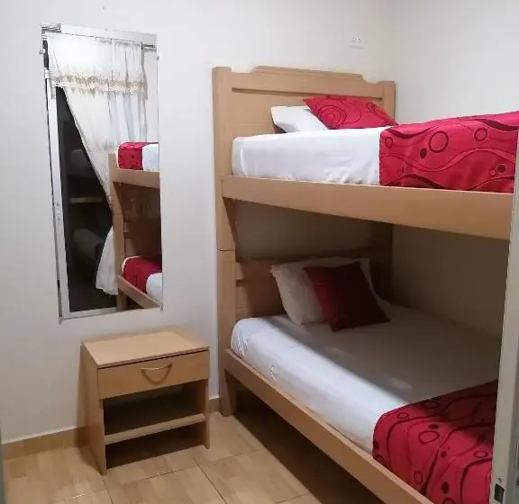 اتاق استاندارد چهارنفره با بالکن, Hosteria B Y B