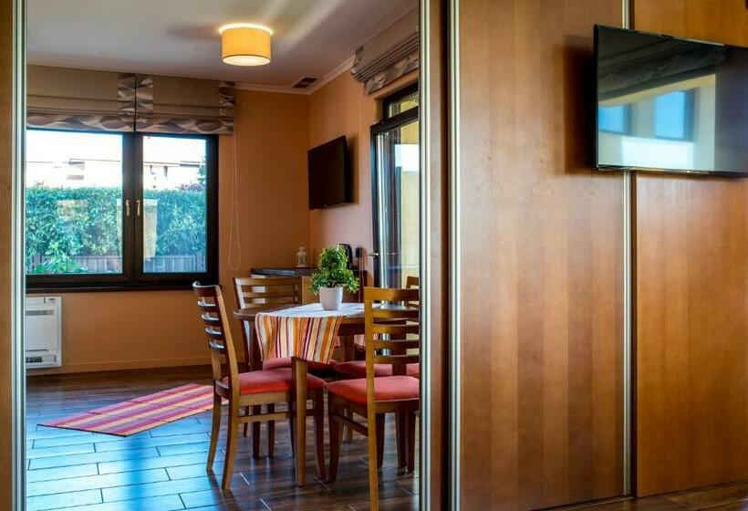 패밀리 스튜디오, Villa Em