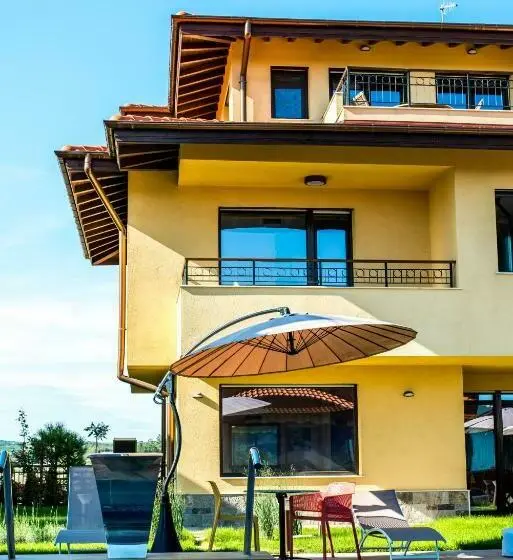 اتاق لوکس, Villa Em