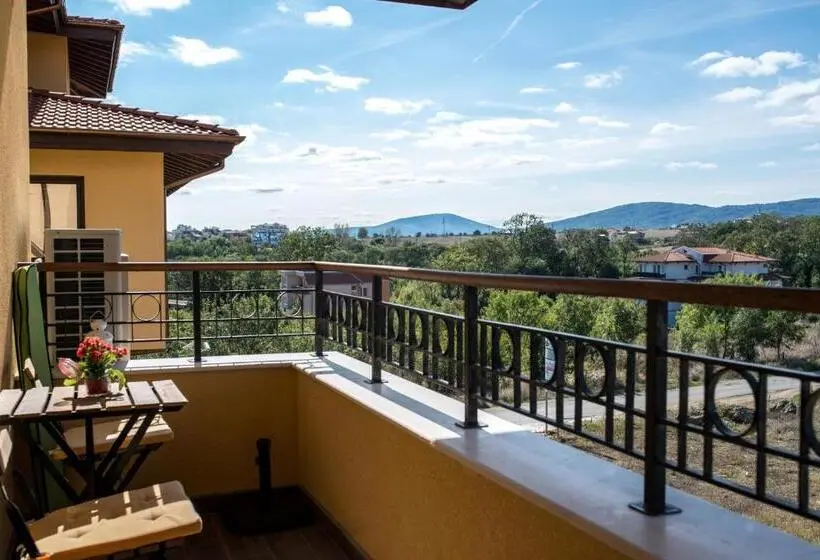 اتاق لوکس, Villa Em