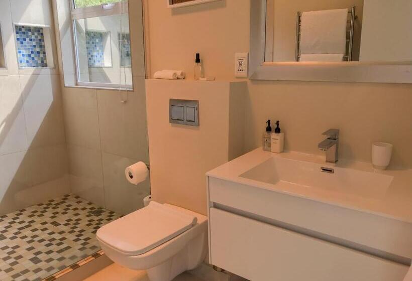 جناح ديلوكس, Mount Bay