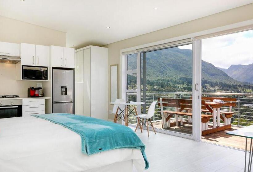 جناح ديلوكس, Mount Bay