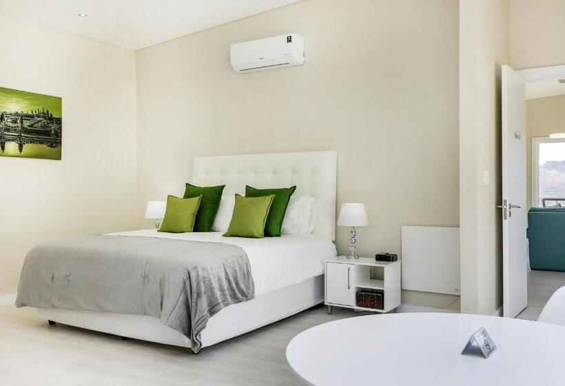 جناح مزوَّد بشرفة, Mount Bay