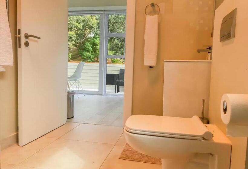 جناح مزوَّد بشرفة, Mount Bay