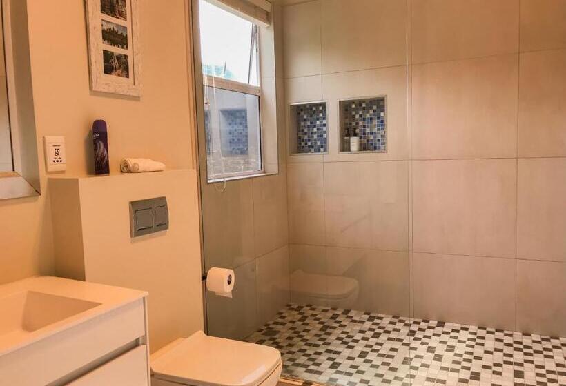 جناح مزوَّد بشرفة, Mount Bay