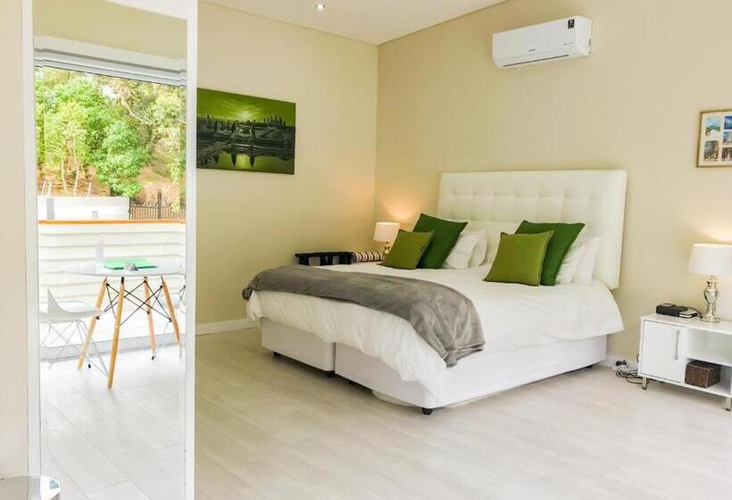 جناح مزوَّد بشرفة, Mount Bay