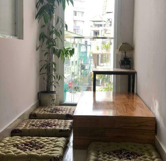 اتاق استاندارد چهارنفره با چشمانداز باغ, Bon Ami Hostel