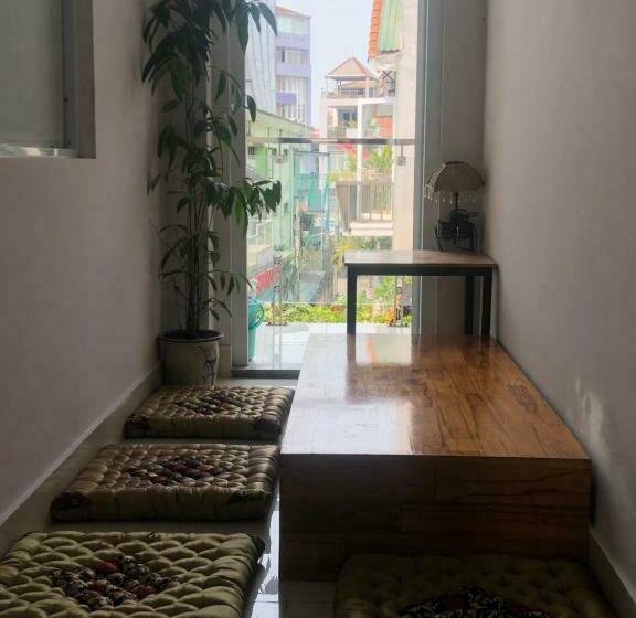 اتاق استاندارد چهارنفره با چشمانداز باغ, Bon Ami Hostel