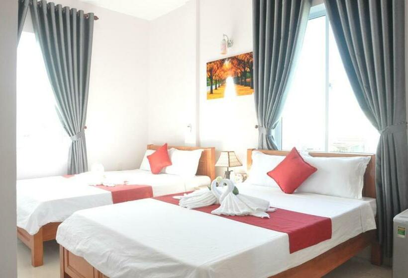 اتاق استاندارد چهارنفره با چشمانداز باغ, Bon Ami Hostel