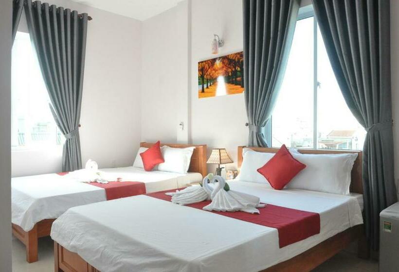 اتاق استاندارد چهارنفره با چشمانداز باغ, Bon Ami Hostel