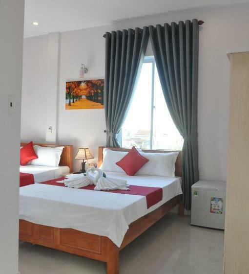 اتاق استاندارد چهارنفره با چشمانداز باغ, Bon Ami Hostel