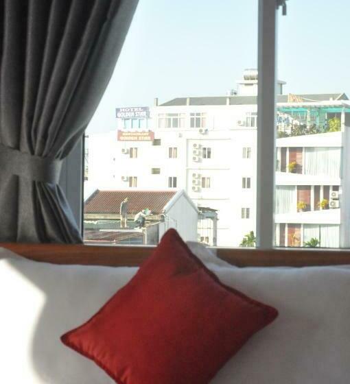 اتاق استاندارد چهارنفره با چشمانداز باغ, Bon Ami Hostel