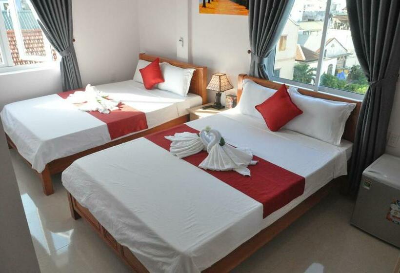 اتاق استاندارد چهارنفره با چشمانداز باغ, Bon Ami Hostel