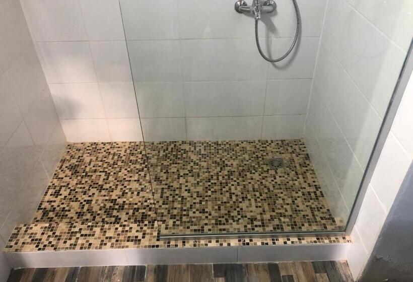 디럭스 룸, Lithos Studios