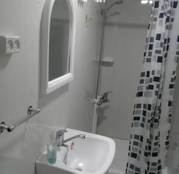 اتاق استاندارد چهار تخته, Khan Rooms