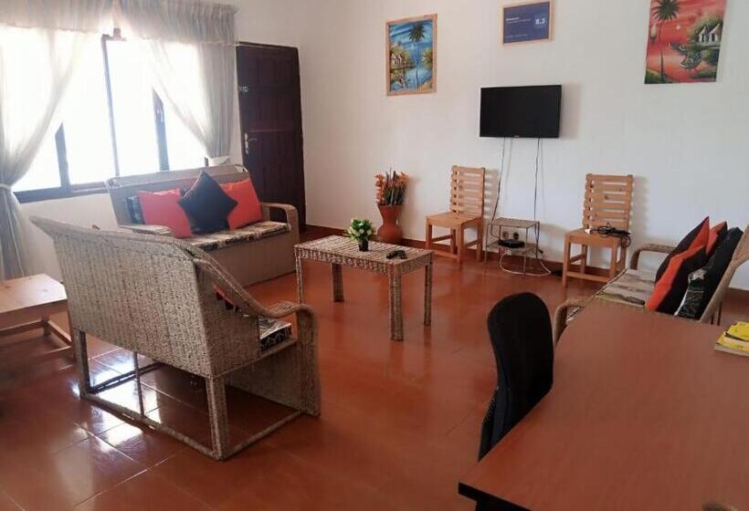 베이직 3인 룸, Landa's Guest House