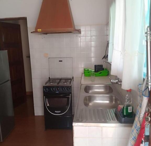 이코노미 룸, Landa's Guest House