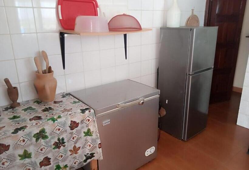 이코노미 룸, Landa's Guest House