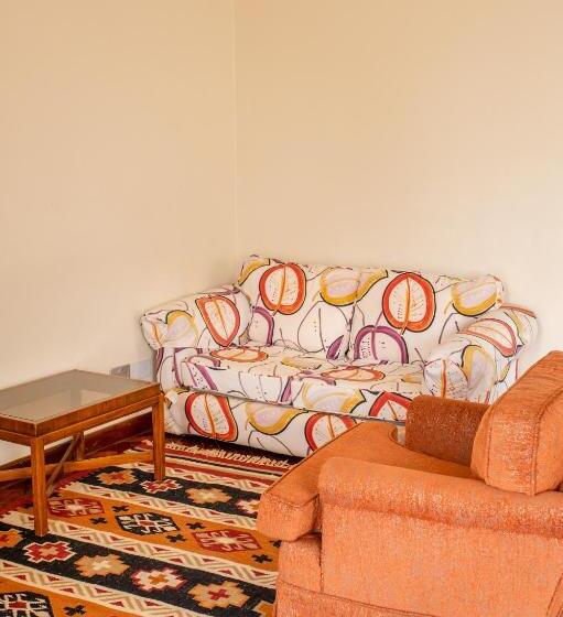 Полулюкс, Zereniti House