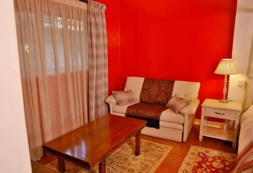 Deluxe Suite King Bed, Zereniti House