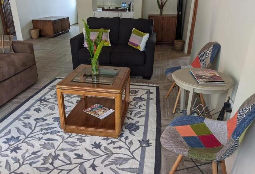 Апартаменты 3 Спальни, Zereniti House