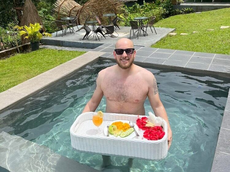 Семейный Номер, Bintana Sa Paraiso Binunsaran