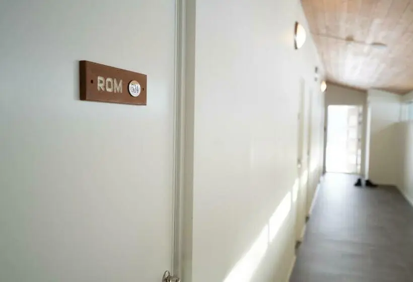 エコノミールーム, Dombåstun Motel