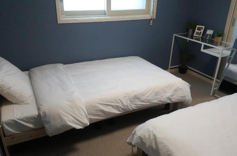 Cameră Familiară, It S W