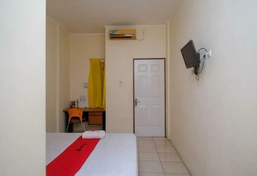 スタンダードルーム, Reddoorz Near Jalan Wolter Monginsidi Manado