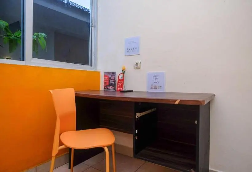 デラックスルーム, Reddoorz Near Jalan Wolter Monginsidi Manado