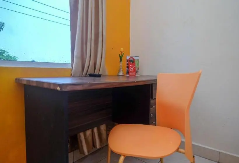 デラックスルーム, Reddoorz Near Jalan Wolter Monginsidi Manado