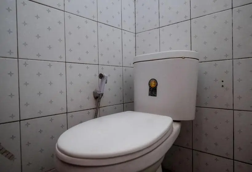 ファミリールーム, Reddoorz Near Jalan Wolter Monginsidi Manado