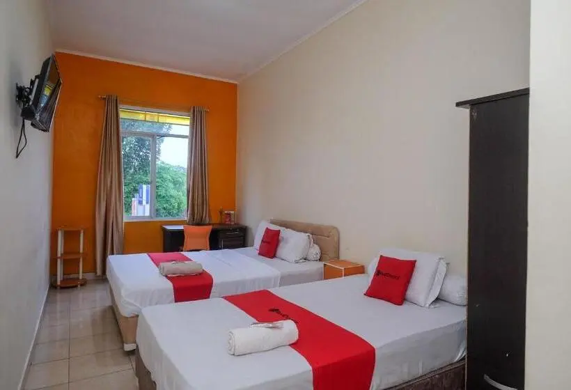 ファミリールーム, Reddoorz Near Jalan Wolter Monginsidi Manado