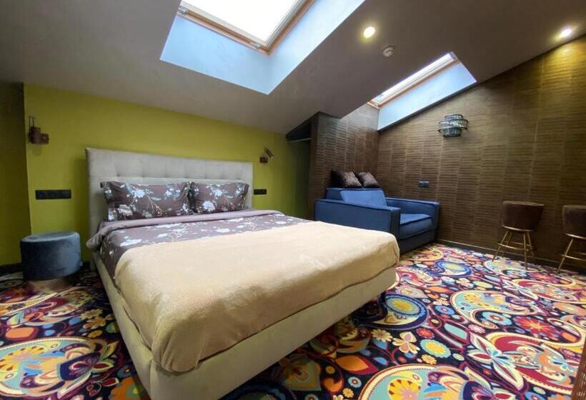 Standard Stúdió Szoba, Artapart Vozdvigenka