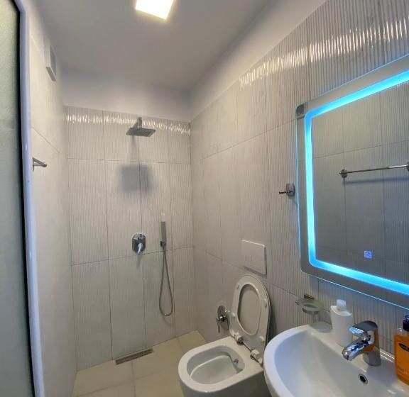 اتاق خانوادگی, Akropoli