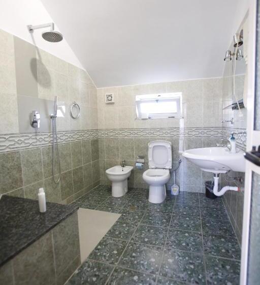 اتاق خانوادگی, Akropoli