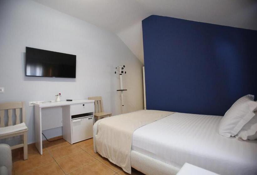 اتاق خانوادگی, Akropoli