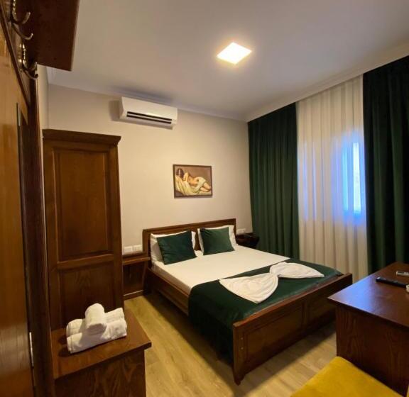 اتاق لوکس, Akropoli