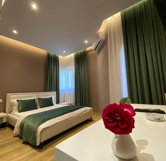 اتاق لوکس, Akropoli