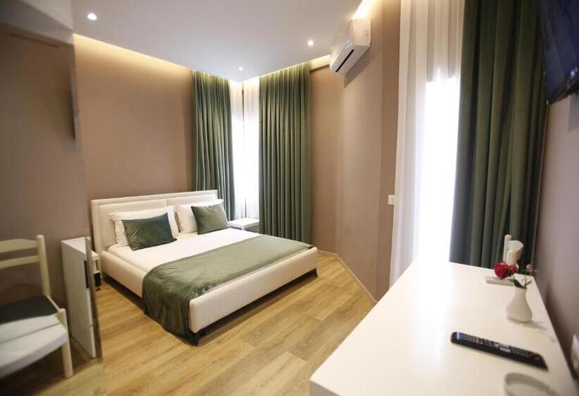 اتاق لوکس, Akropoli