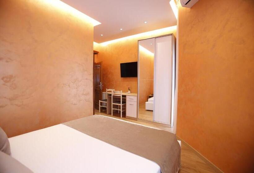 اتاق لوکس, Akropoli