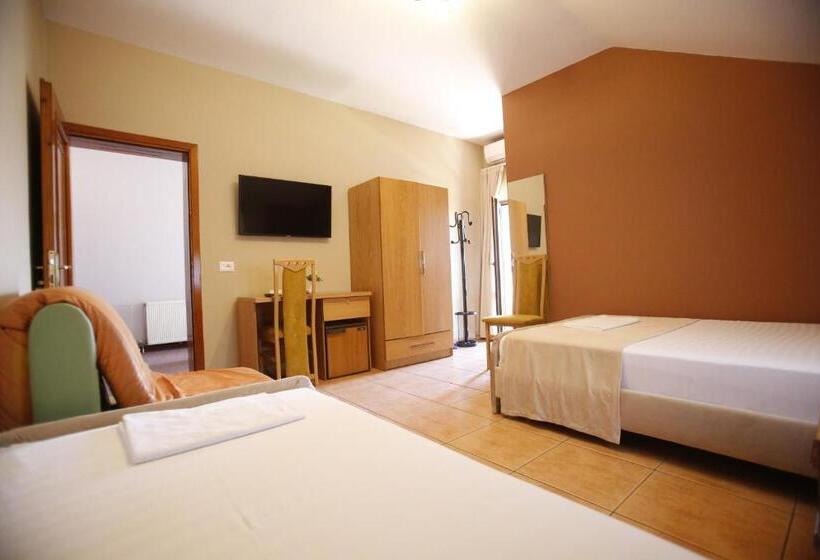 اتاق لوکس سه تخته, Akropoli