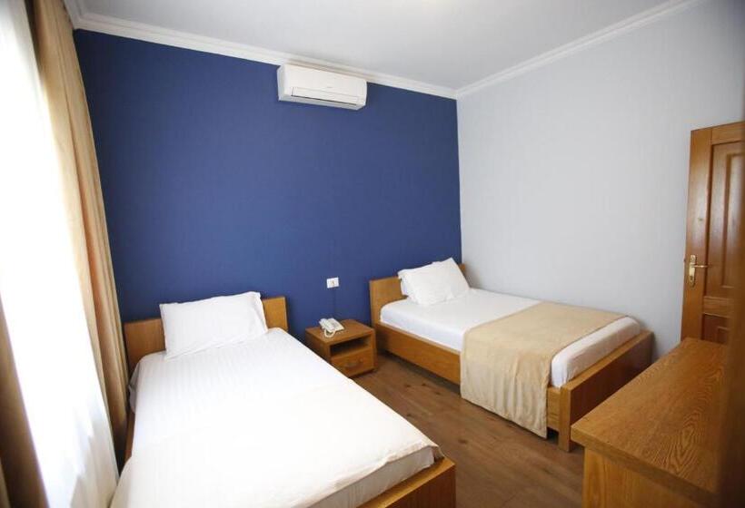 اتاق خانوادگی, Akropoli