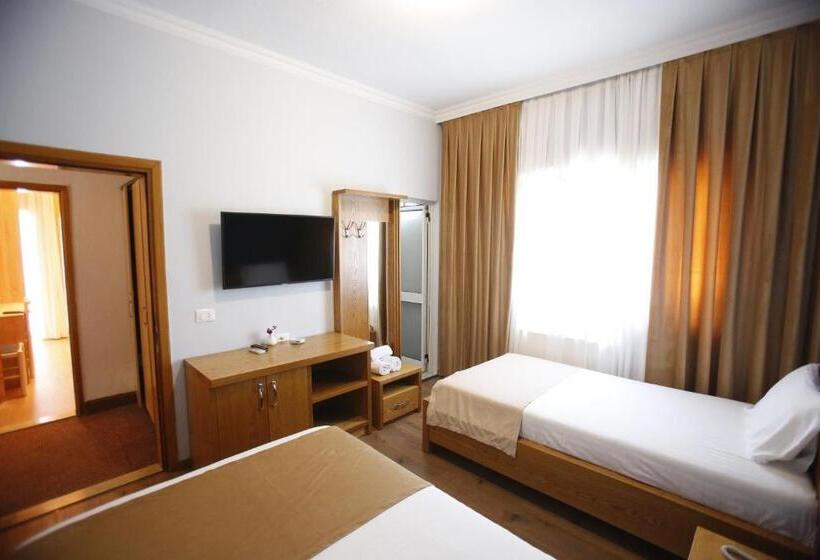 اتاق خانوادگی, Akropoli