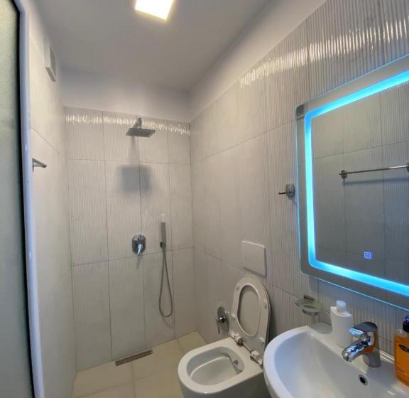 اتاق خانوادگی, Akropoli