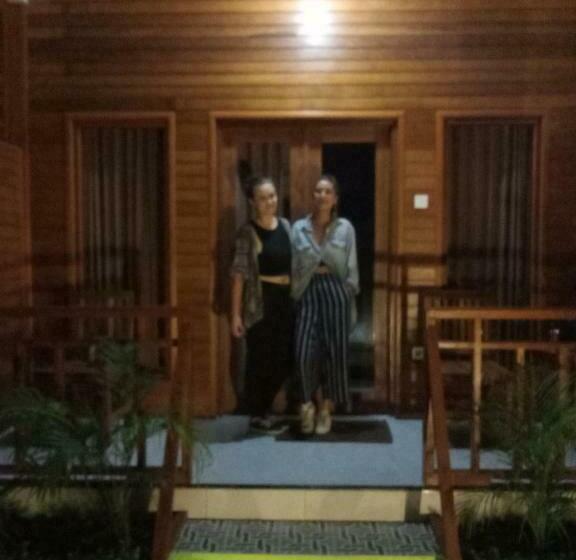 اتاق لوکس, Auora Guest House