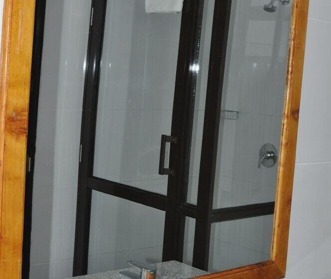 اتاق استاندارد, Peaks Hotel Nanyuki