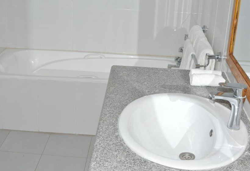 اتاق سوپریور, Peaks Hotel Nanyuki