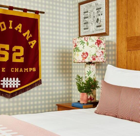 스위트 킹사이즈 침대, Graduate By Hilton Bloomington