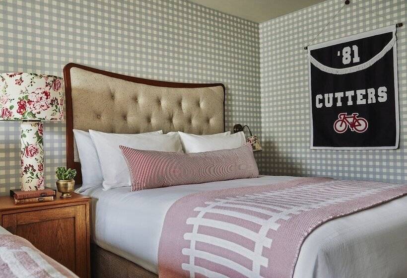 디럭스 룸, Graduate By Hilton Bloomington